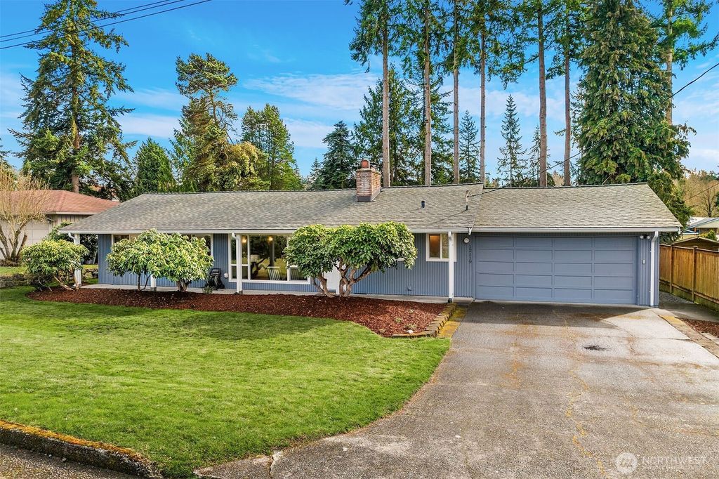 Photo of 12119 SE 43rd St St, Bellevue, WA 98006 (MLS # 2346172)
