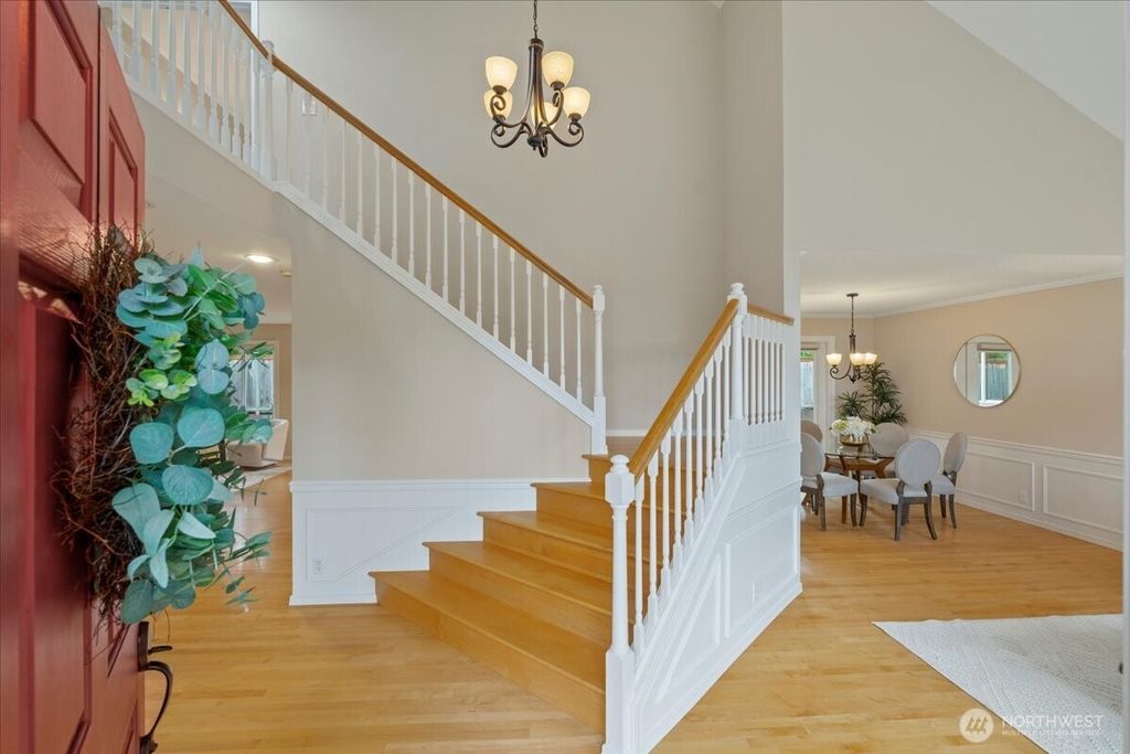 Photo of 15306 NE 66th Court, Redmond, WA 98052 (MLS # 2366123)