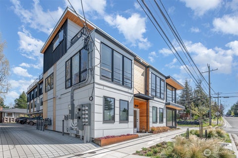 Photo of 4214 SW 100th Street, Seattle, WA 98126 (MLS # 2576344)