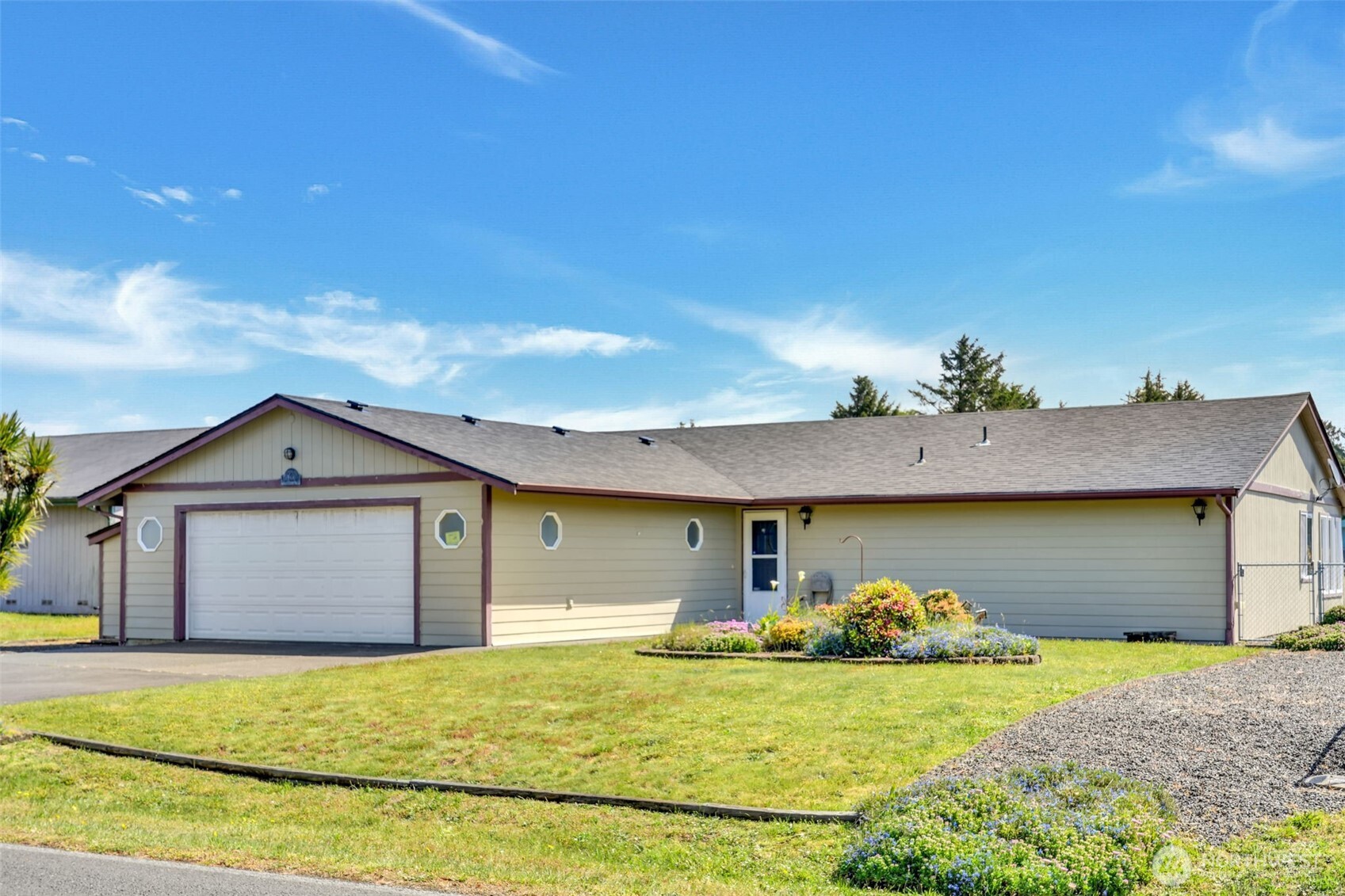 546 canal Drive NE