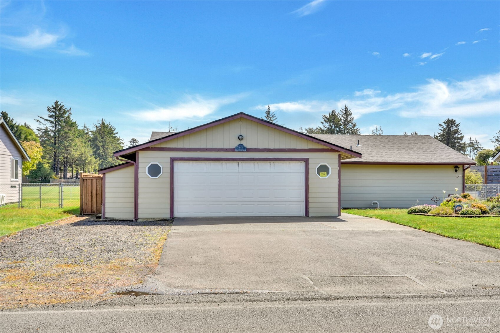 546 canal Drive NE