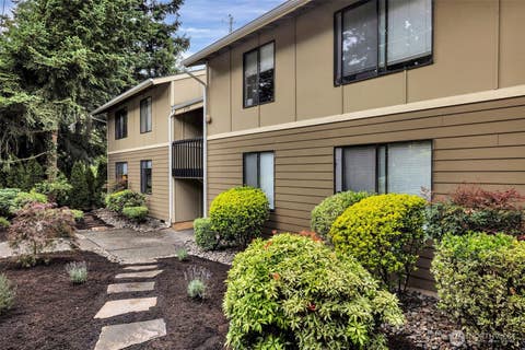 Photo of 11701 100th Avenue NE #5, Kirkland, WA 98034 (MLS # 2567127)