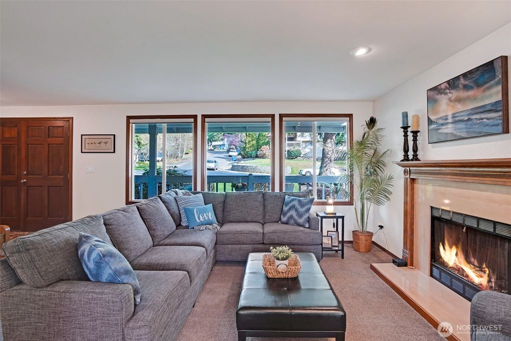 Photo of 32803 6th Avenue SW, Federal Way, WA 98023 (MLS # 2340958)