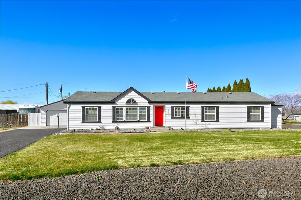 Photo of 1910 S 47th Avenue, Yakima, WA 98903 (MLS # 2491410)