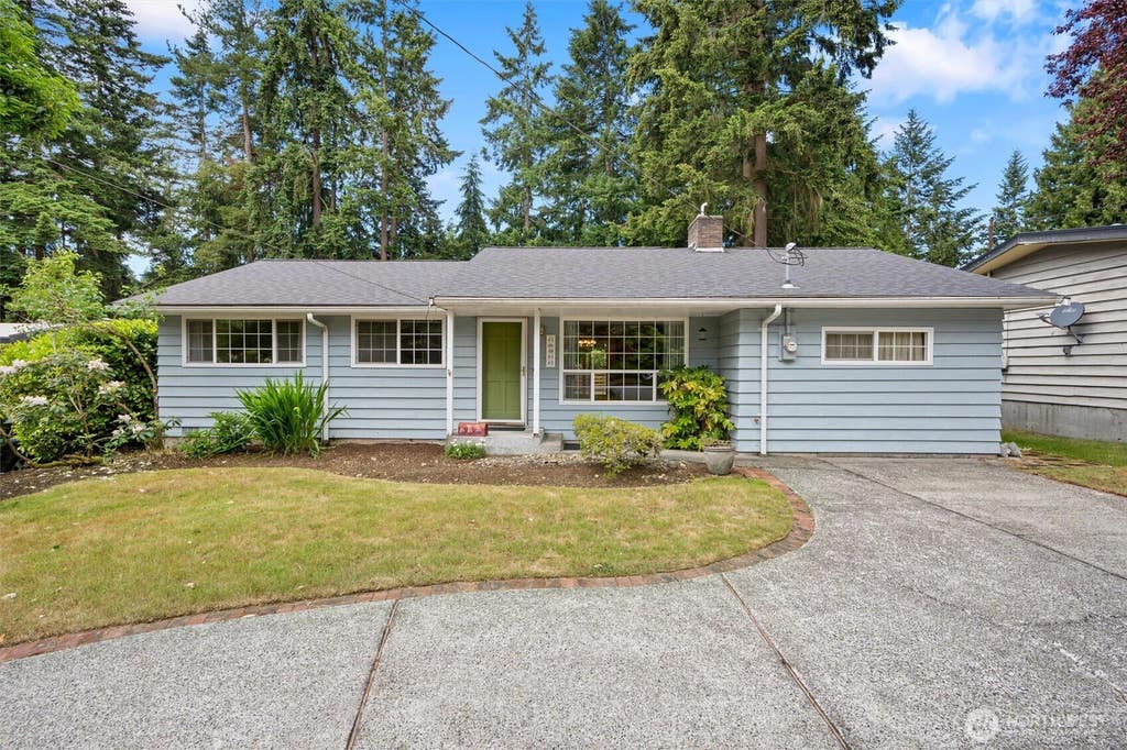 Photo of 16811 1st Avenue NW, Shoreline, WA 98177 (MLS # 2539719)