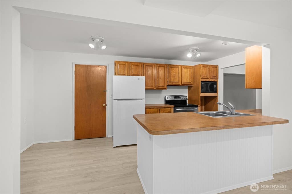 Photo of 16811 1st Avenue NW, Shoreline, WA 98177 (MLS # 2539719)