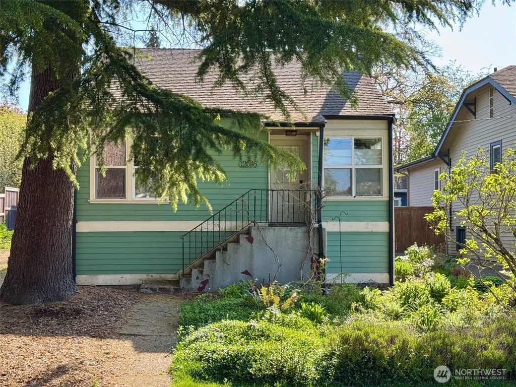 Photo of 12046 Dayton Avenue N, Seattle, WA 98133 (MLS # 2363291)