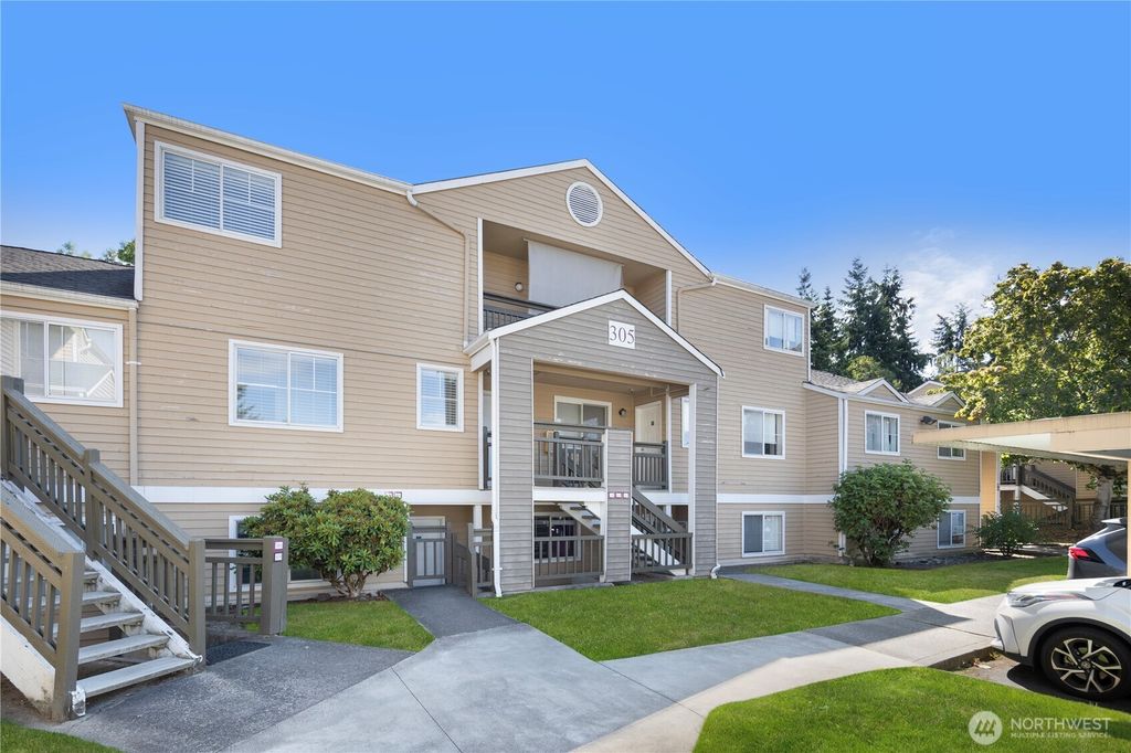 Photo of 5300 Harbour Pointe Boulevard #305-L, Mukilteo, WA 98275 (MLS # 2427320)