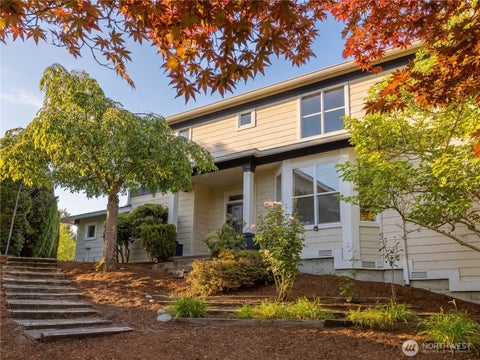 Photo of 23901 SE 7th Lane, Sammamish, WA 98074 (MLS # 2587751)