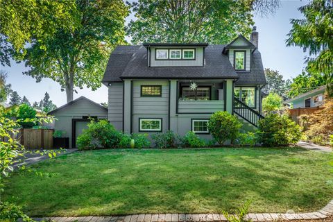 Photo of 415 Maple Park Avenue SE, Olympia, WA 98501 (MLS # 2426879) Photo of 415 Maple Park Avenue SE, Olympia, WA 98501 (MLS # 2426879)