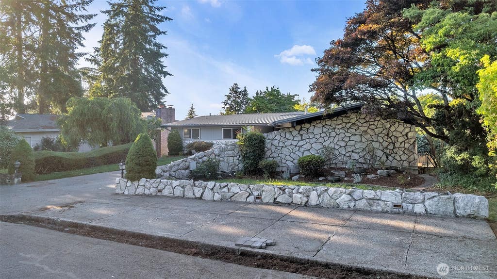 Photo of 1133 E Hemlock Street, Kent, WA 98030 (MLS # 2545593)