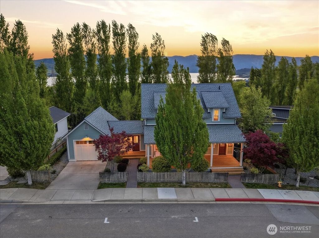 Photo of 216 Porcupine Lane, Chelan, WA 98816 (MLS # 2507938)