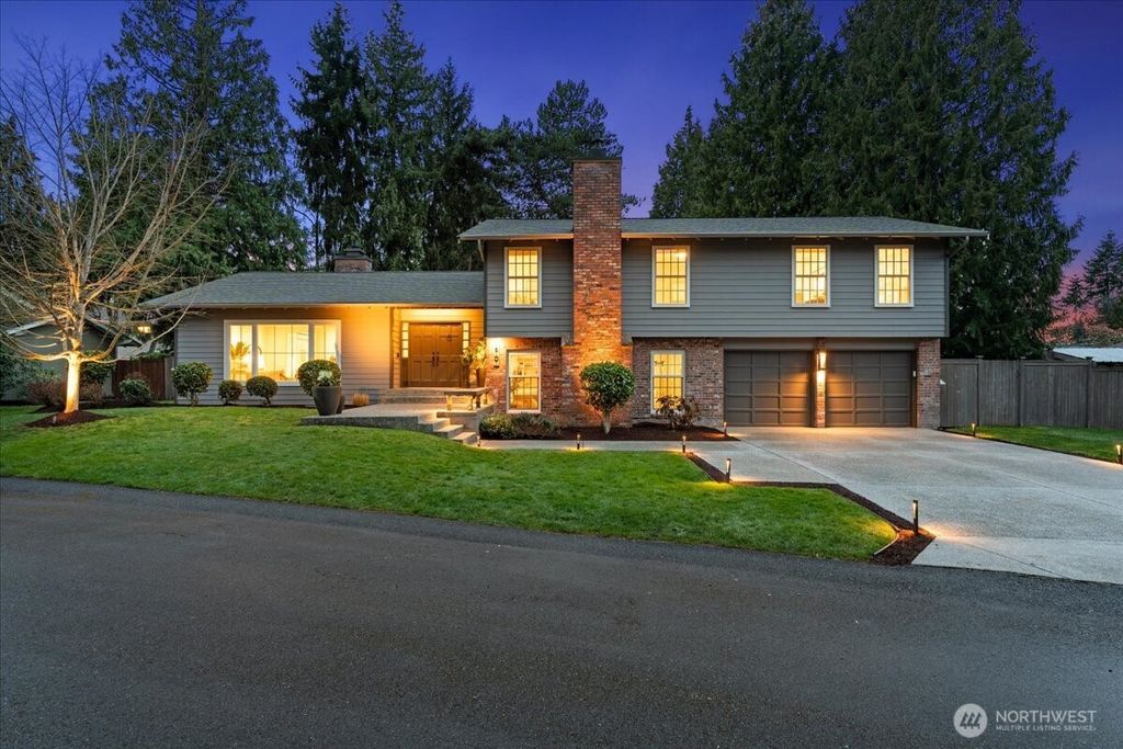 Photo of 6101 85th Place SE, Mercer Island, WA 98040 (MLS # 2491583)