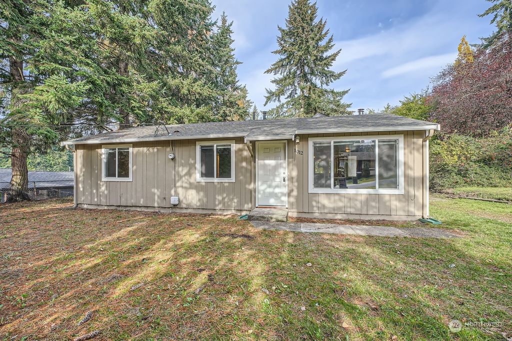 Photo of 1012 SW 306th Street, Federal Way, WA 98023 (MLS # 2309679)