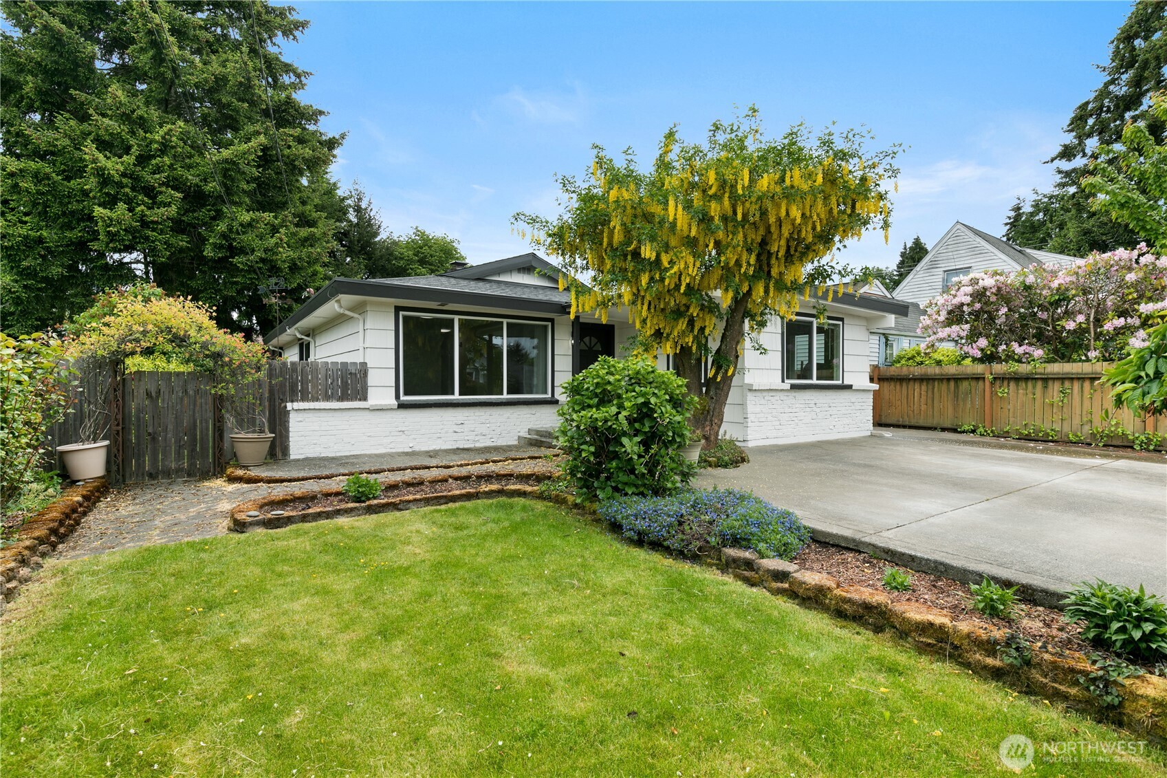 3331 Sunset Drive W
