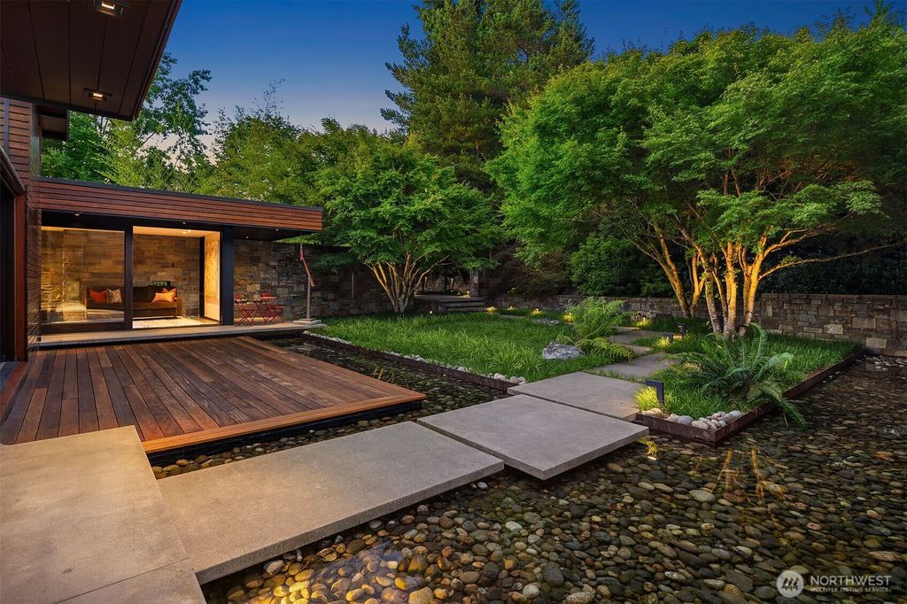 Photo of 1436 92nd Avenue NE, Clyde Hill, WA 98004 (MLS # 2407889)