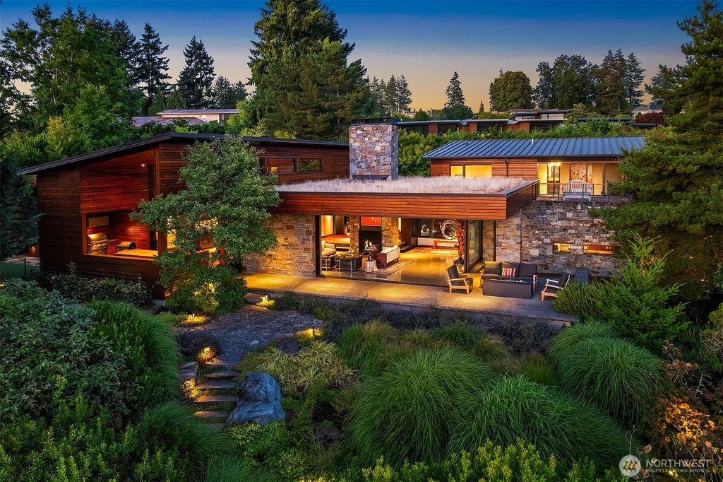 Photo of 1436 92nd Avenue NE, Clyde Hill, WA 98004 (MLS # 2407889)