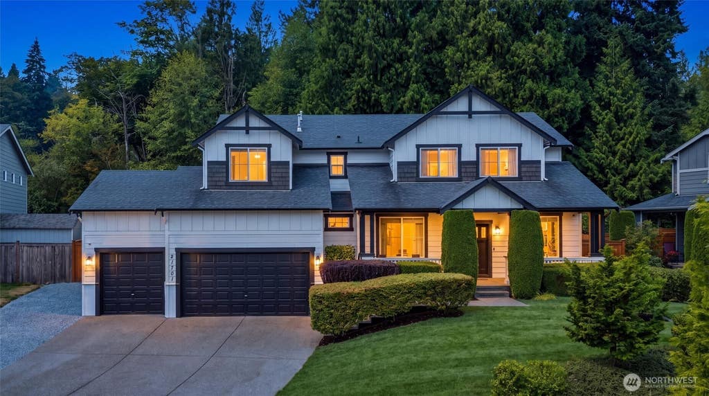 Photo of 21701 8th Avenue SE, Bothell, WA 98021 (MLS # 2564279)