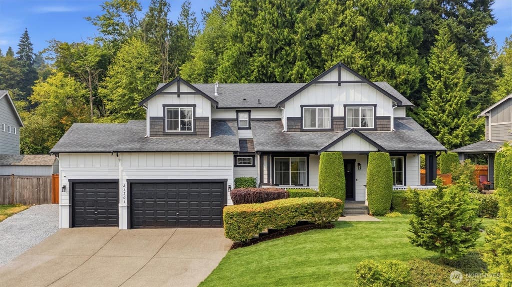Photo of 21701 8th Avenue SE, Bothell, WA 98021 (MLS # 2564279)