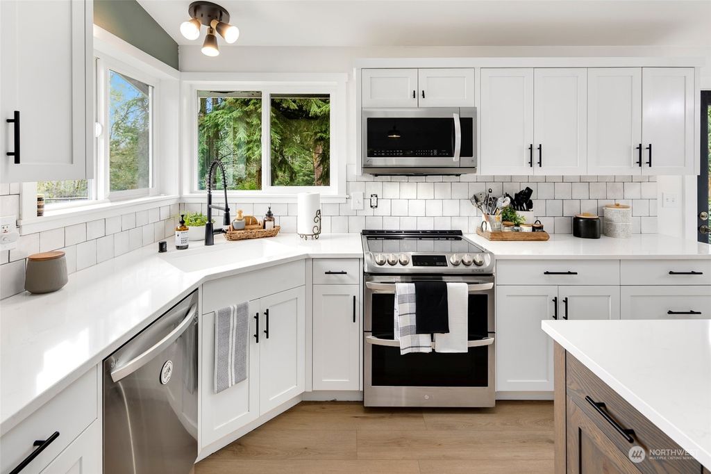 Photo of 21520 W Lost Lake Road, Snohomish, WA 98296 (MLS # 2221960)