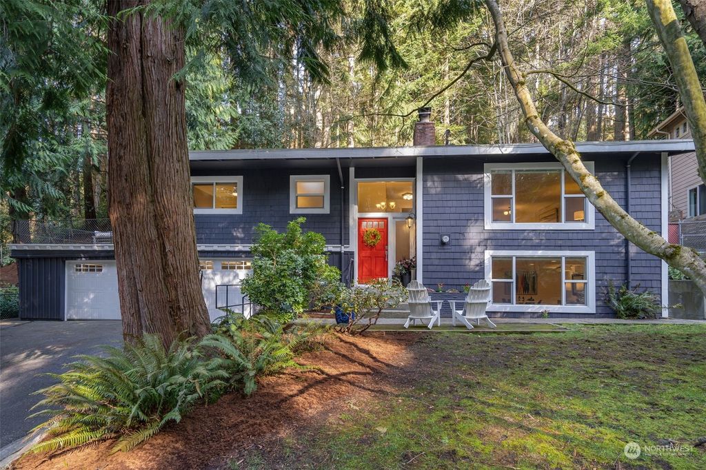 Photo of 4230 NE 197th Street, Lake Forest Park, WA 98155 (MLS # 2042721)