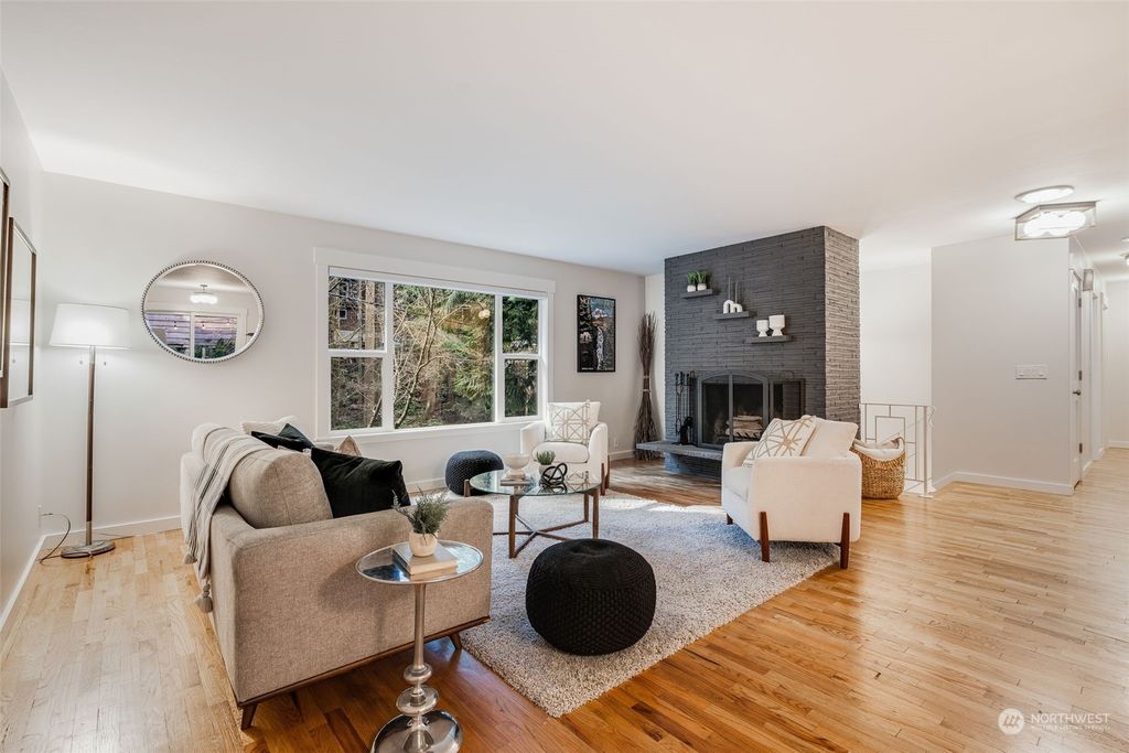 Photo of 4230 NE 197th Street, Lake Forest Park, WA 98155 (MLS # 2042721)