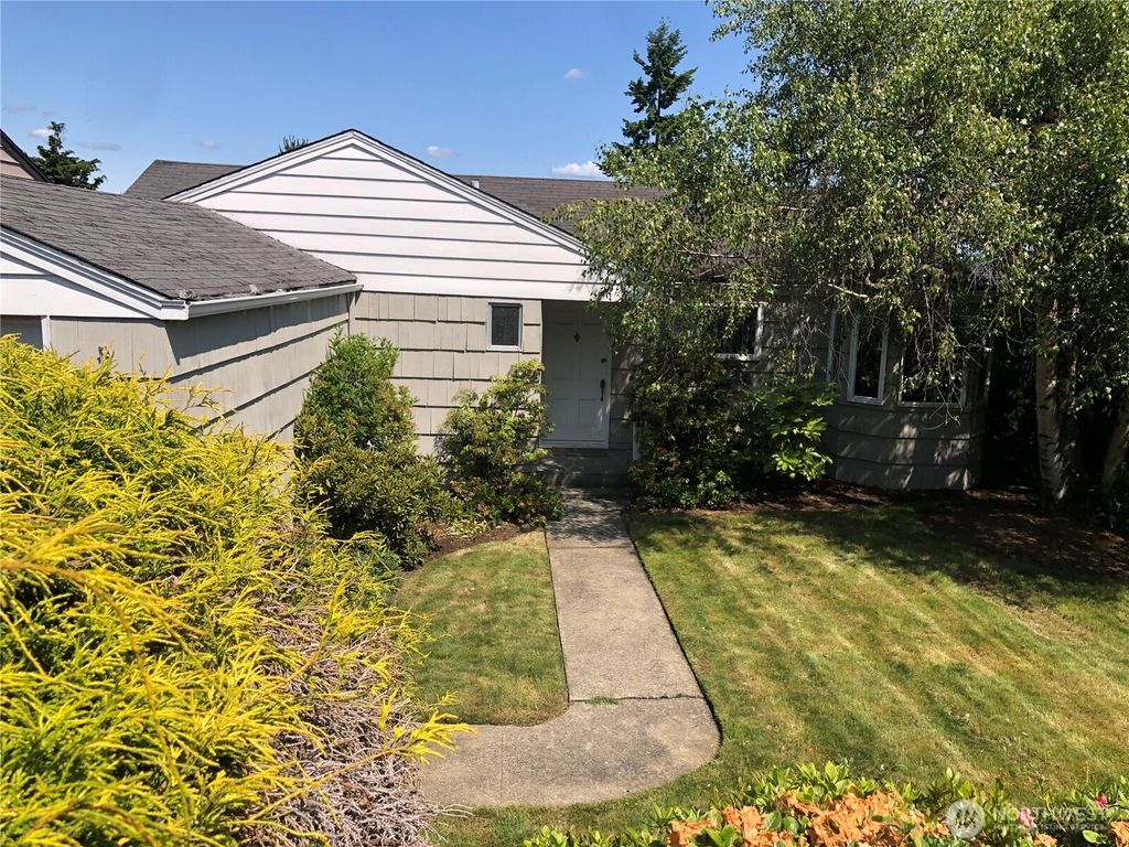 Photo of 7322 58th Avenue NE, Seattle, WA 98115 (MLS # 2386723)