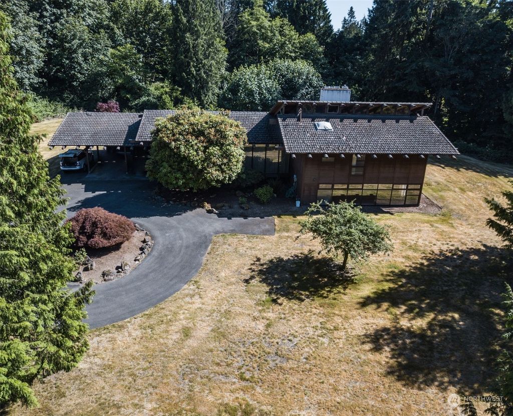 Photo of 18500 High Street, Edmonds, WA 98020 (MLS # 2129721)