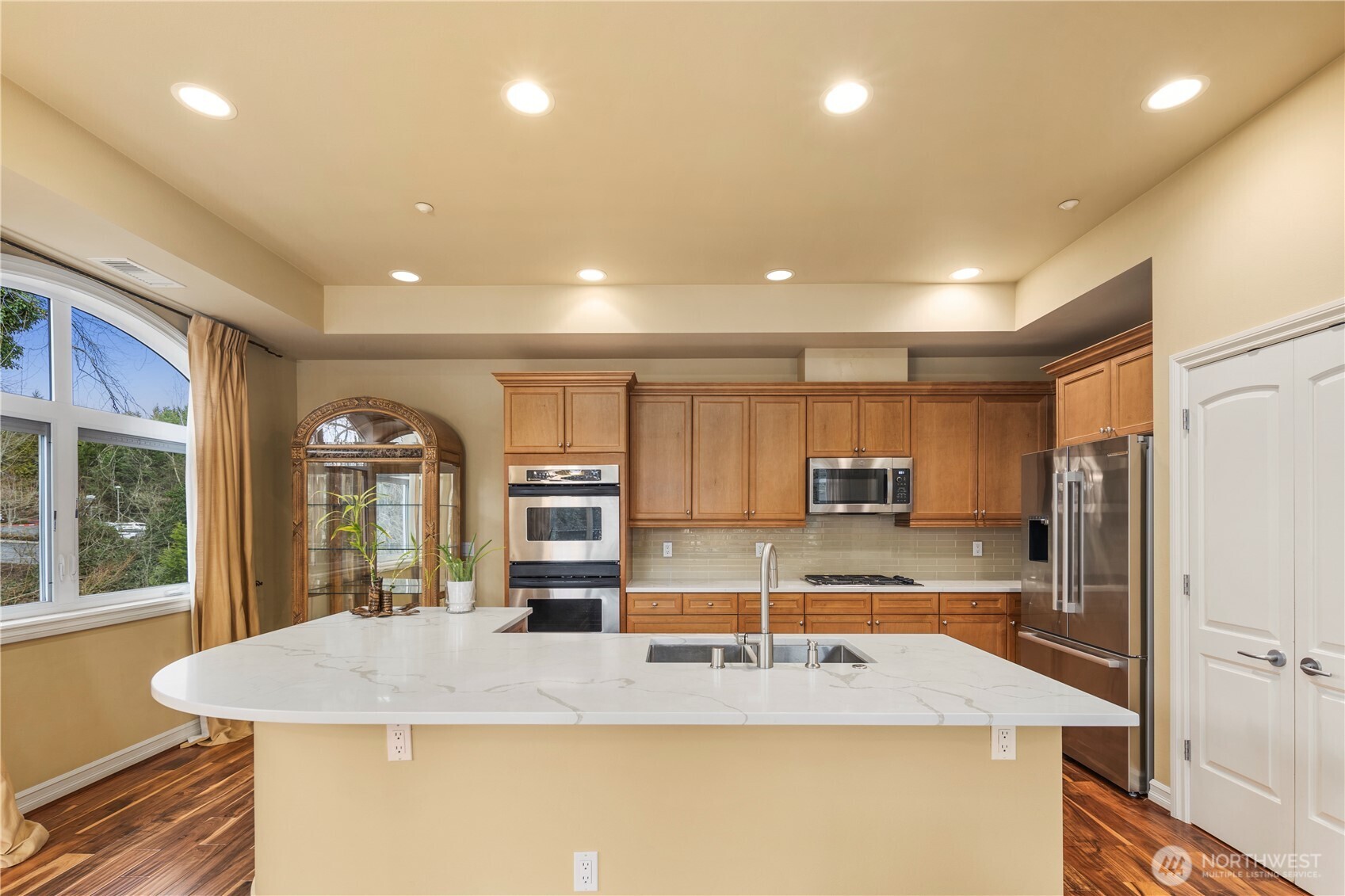 Bellevue, Washington, 98004, United States, 2 Bedrooms Bedrooms, ,2 BathroomsBathrooms,Residential,Active,2023880