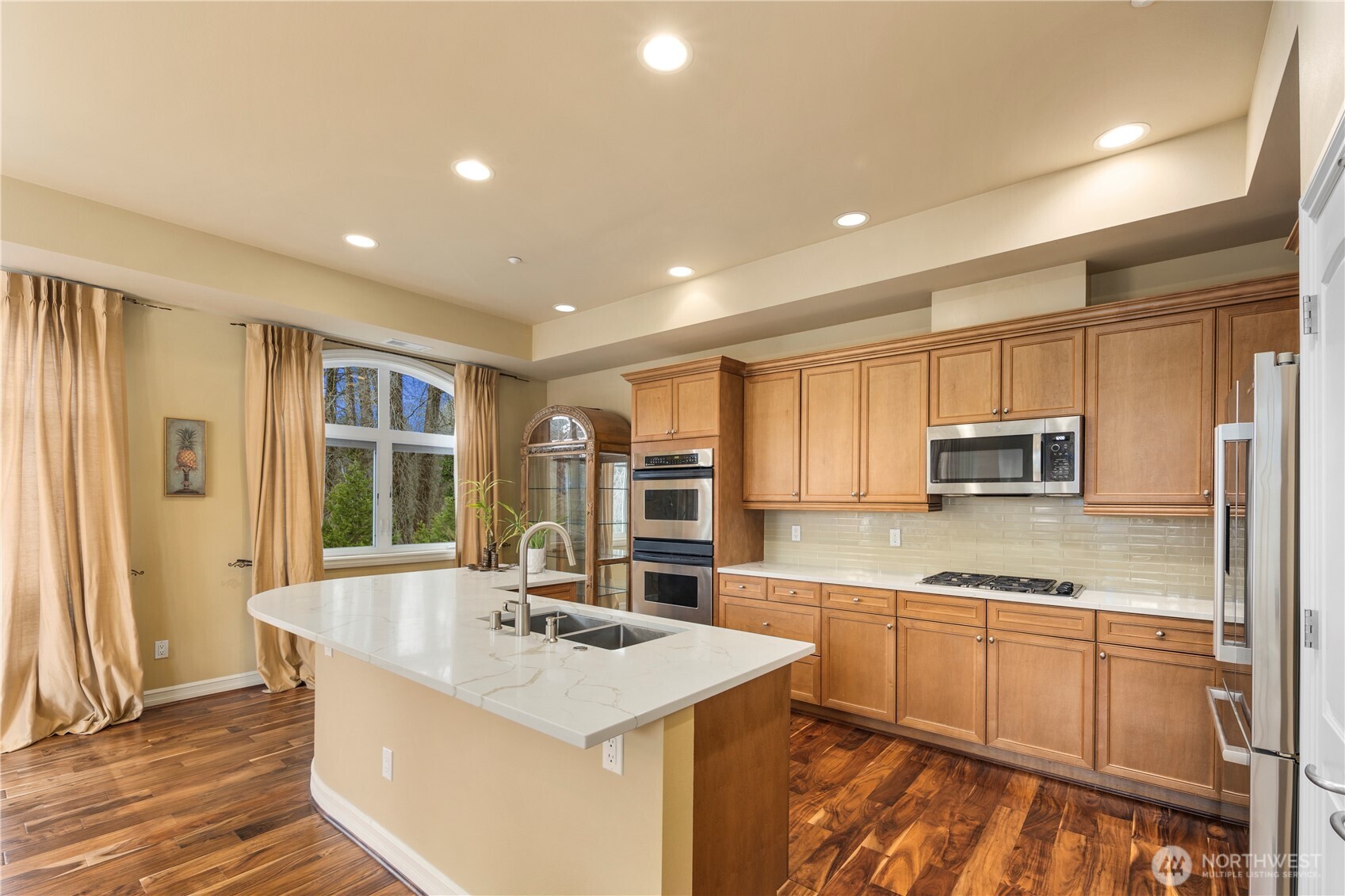 Bellevue, Washington, 98004, United States, 2 Bedrooms Bedrooms, ,2 BathroomsBathrooms,Residential,Active,2023880