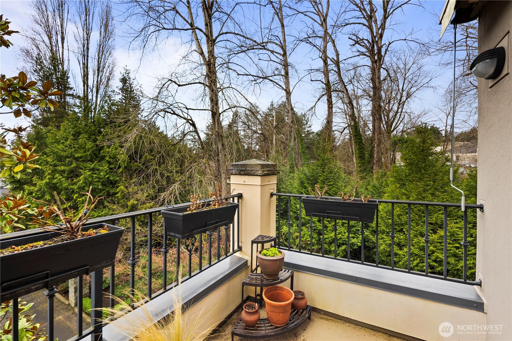 Bellevue, Washington, 98004, United States, 2 Bedrooms Bedrooms, ,2 BathroomsBathrooms,Residential,Active,2023880