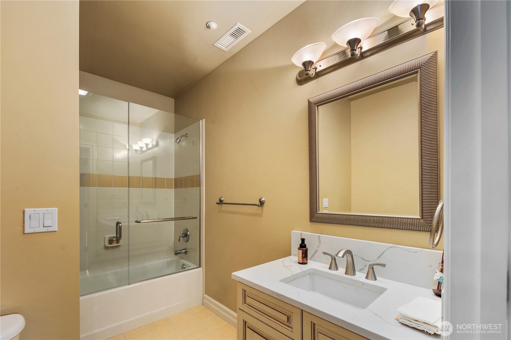 Bellevue, Washington, 98004, United States, 2 Bedrooms Bedrooms, ,2 BathroomsBathrooms,Residential,Active,2023880
