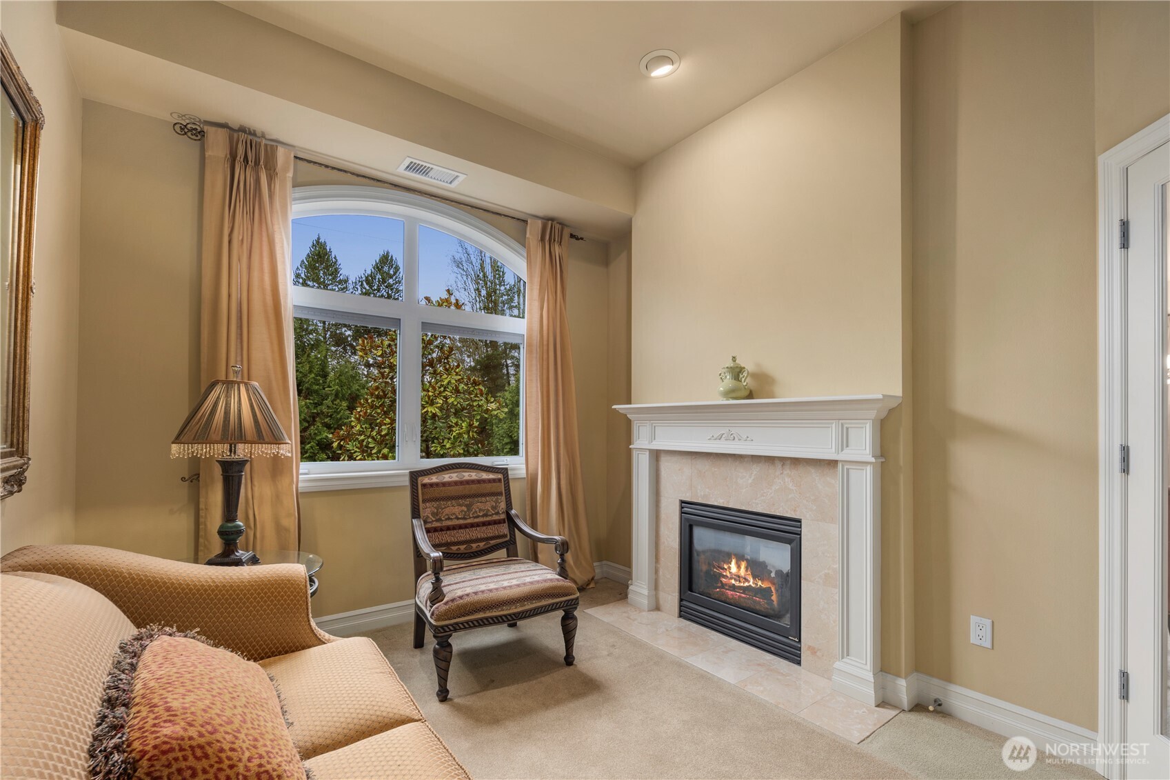 Bellevue, Washington, 98004, United States, 2 Bedrooms Bedrooms, ,2 BathroomsBathrooms,Residential,Active,2023880