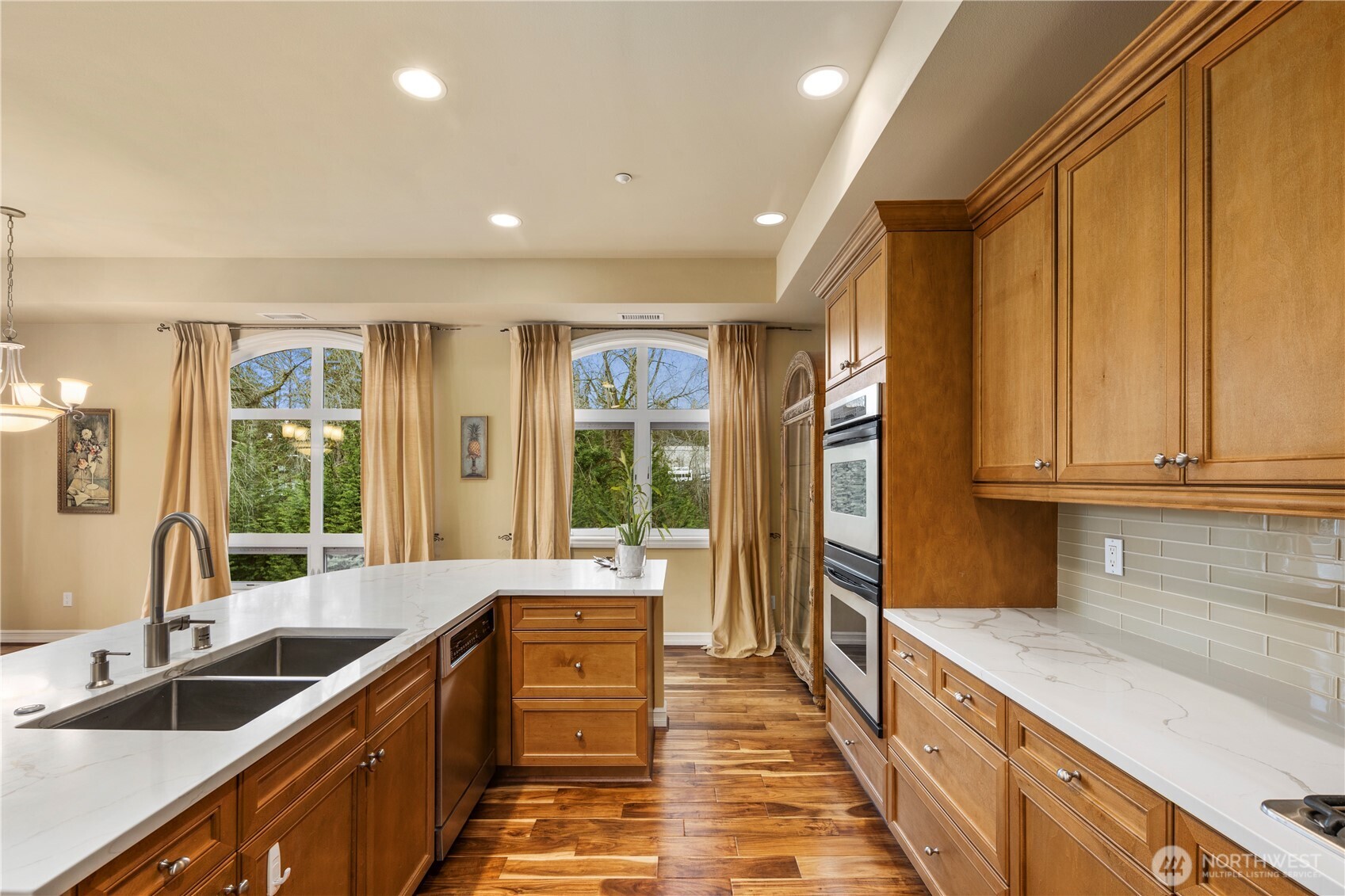 Bellevue, Washington, 98004, United States, 2 Bedrooms Bedrooms, ,2 BathroomsBathrooms,Residential,Active,2023880
