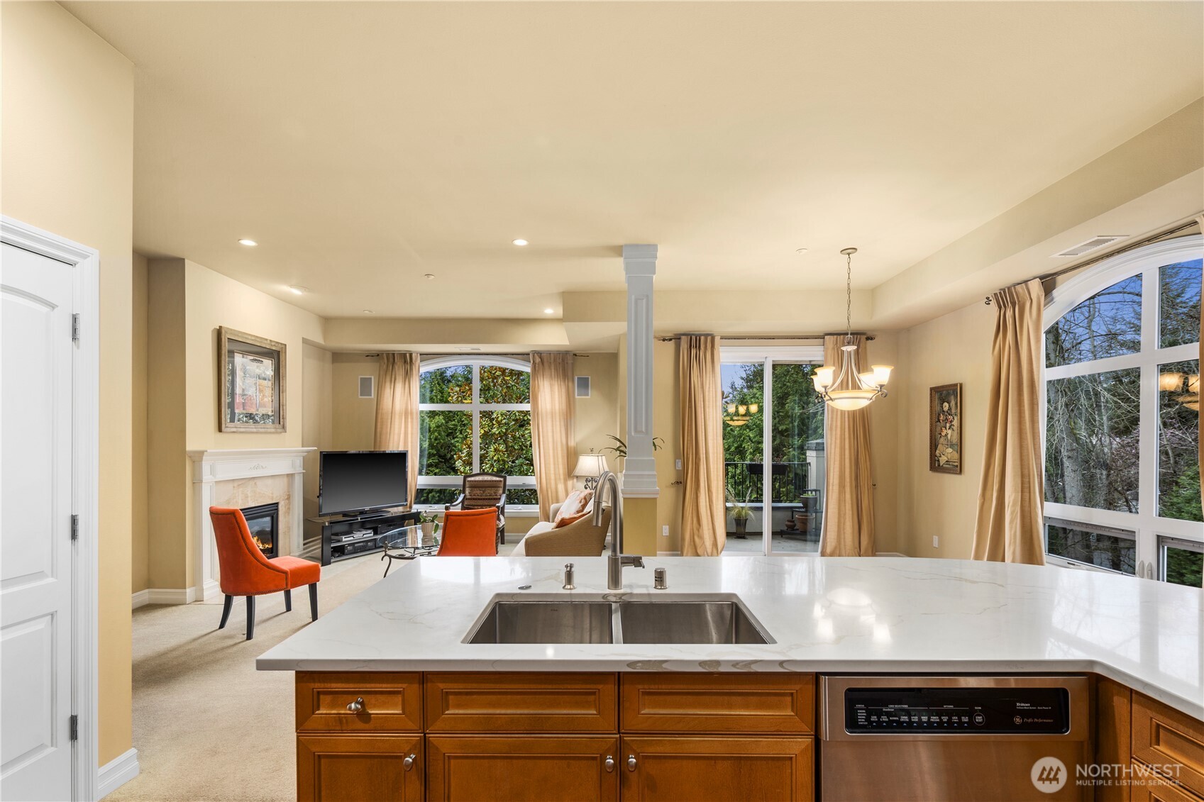 Bellevue, Washington, 98004, United States, 2 Bedrooms Bedrooms, ,2 BathroomsBathrooms,Residential,Active,2023880