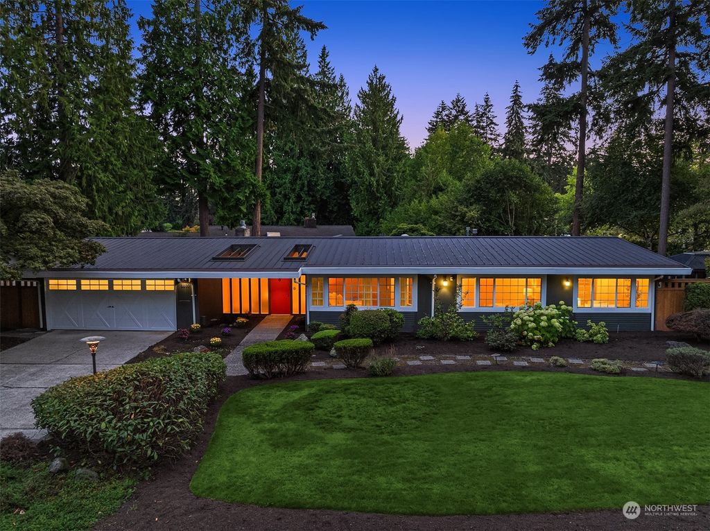 Photo of 8803 SE 54th Street, Mercer Island, WA 98040 (MLS # 2287294)