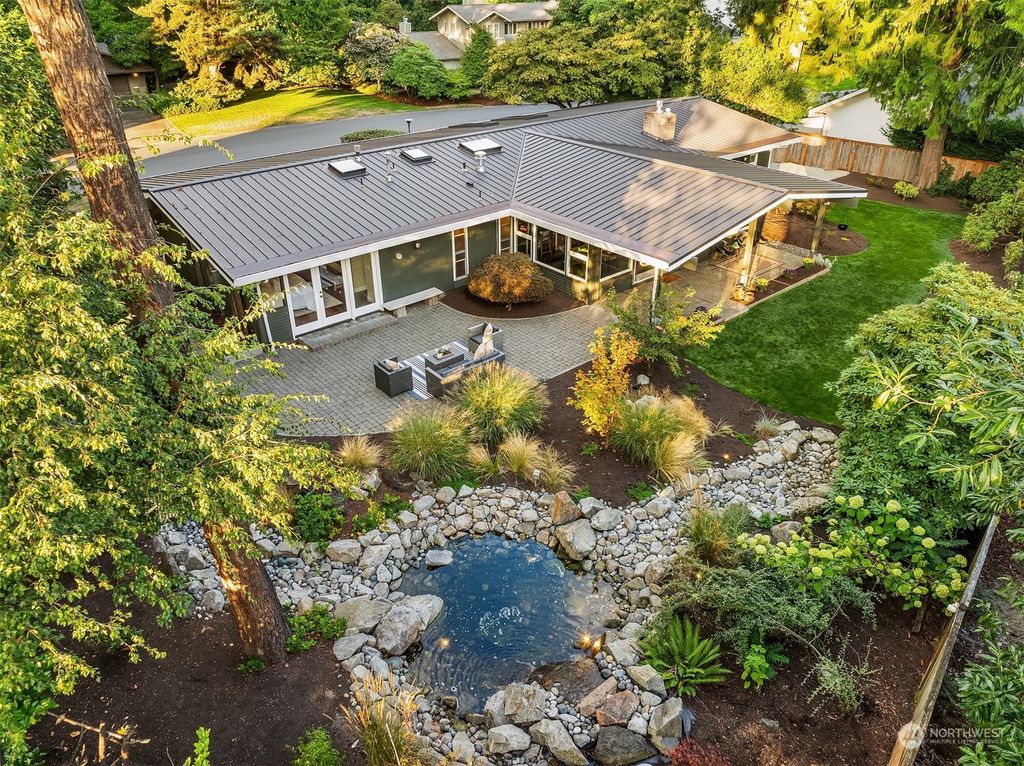 Photo of 8803 SE 54th Street, Mercer Island, WA 98040 (MLS # 2287294)
