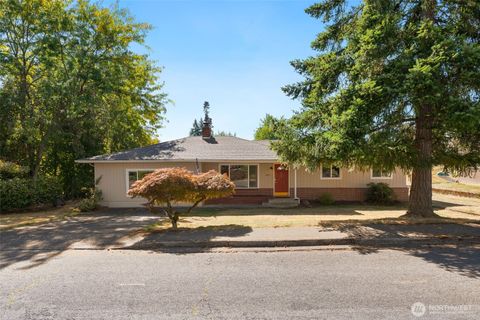 Photo of 2002 Bloyd St, Kelso, WA 98626 (MLS # 2435394)