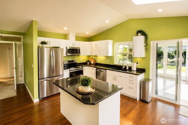 744 SE Evergreen Avenue