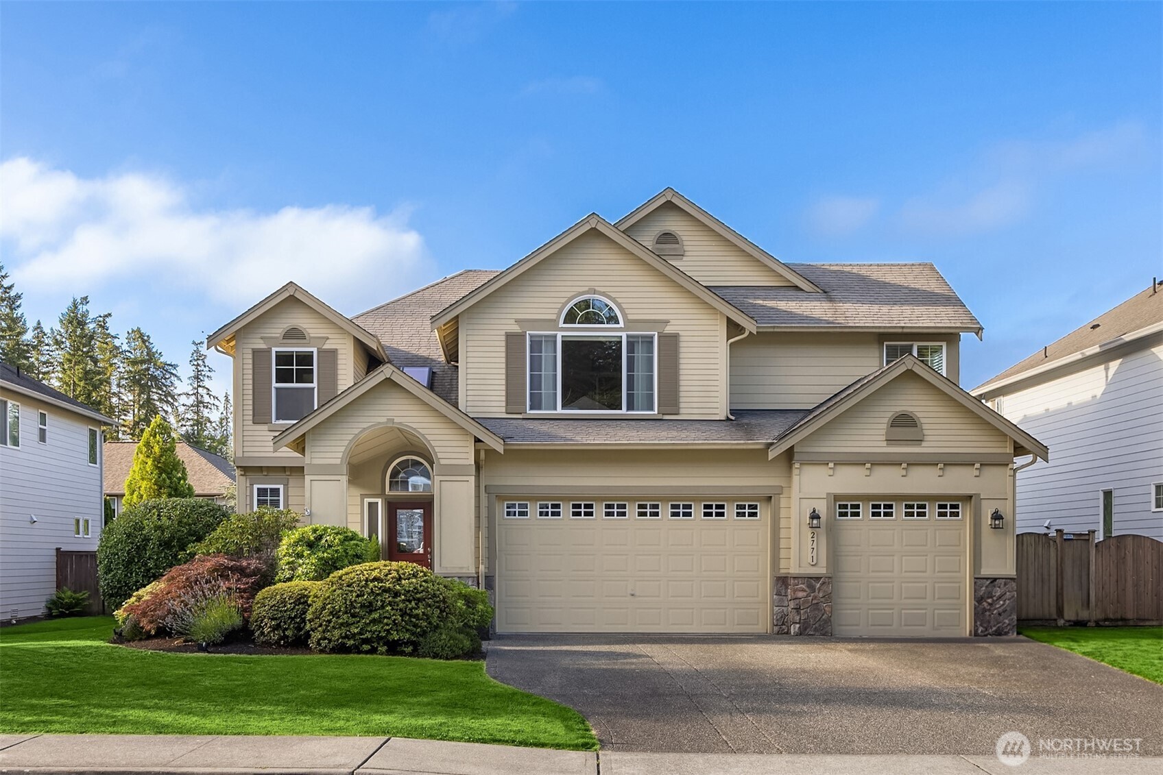 2771 NE Noll Valley Loop