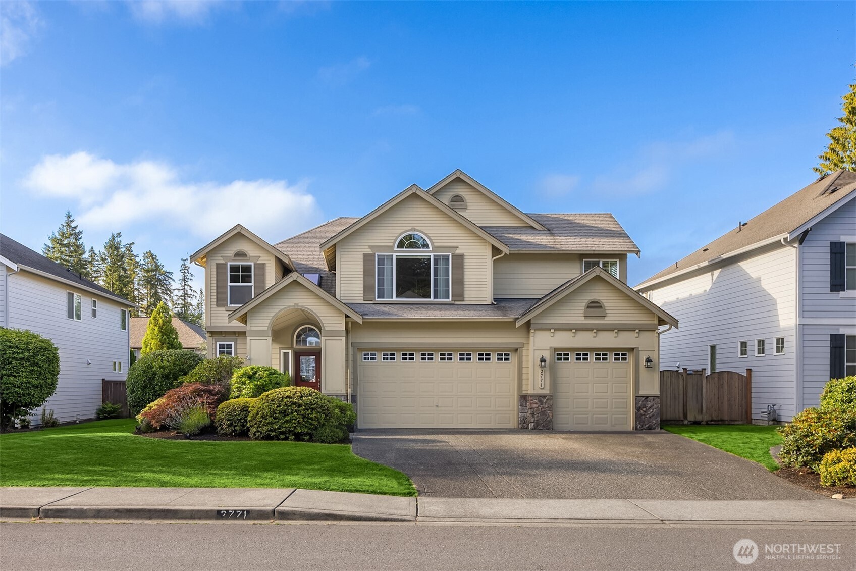 2771 NE Noll Valley Loop