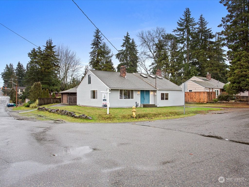 Photo of 16924 12th Place NE, Shoreline, WA 98155 (MLS # 2027010)