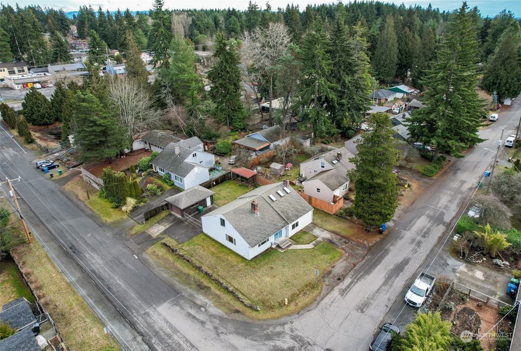 Photo of 16924 12th Place NE, Shoreline, WA 98155 (MLS # 2027010)