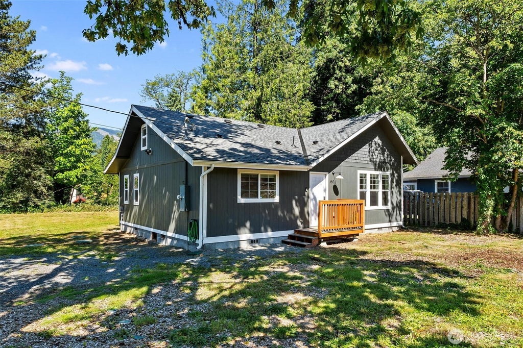 Photo of 601 Croft Ave W AVE, Gold Bar, WA 98251 (MLS # 2531097)