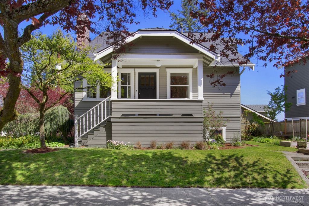 Photo of 7316 Dayton Avenue N, Seattle, WA 98103 (MLS # 2359391)