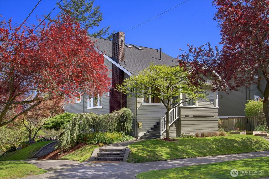 Photo of 7316 Dayton Avenue N, Seattle, WA 98103 (MLS # 2359391)