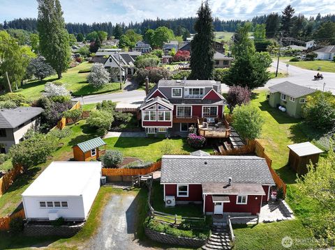 Photo of 428 2nd Street, Langley, WA 98260 (MLS # 2525341)