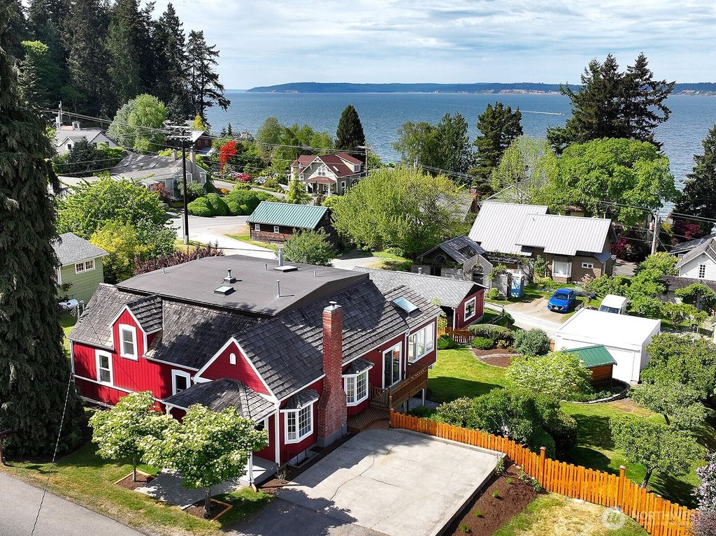 Photo of 428 2nd Street, Langley, WA 98260 (MLS # 2525341)