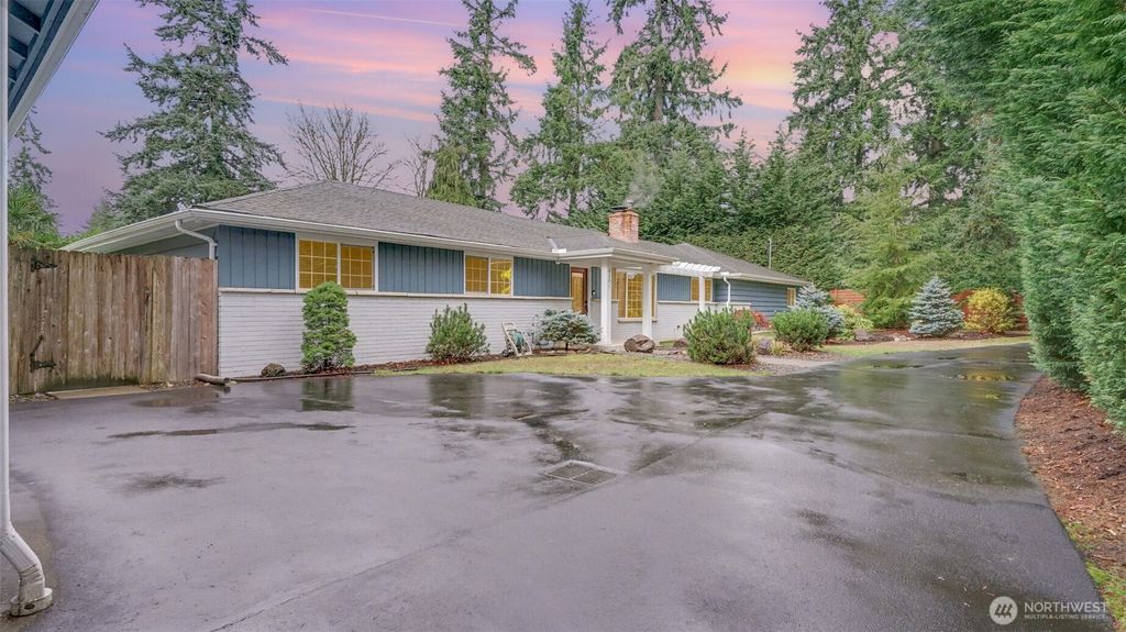 Photo of 6201 Island Crest Way, Mercer Island, WA 98040 (MLS # 2458919)