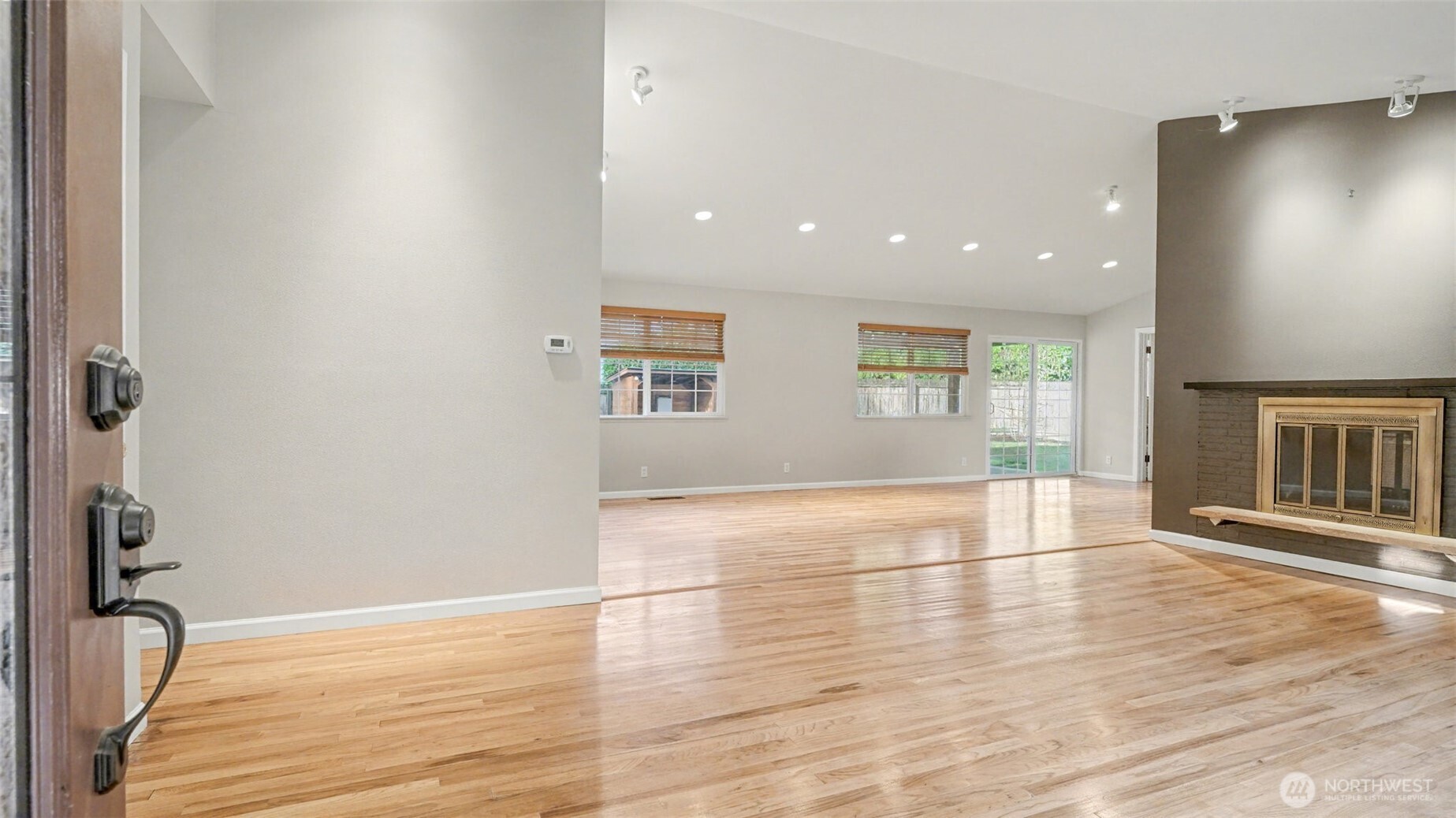 6201 Island Crest Way